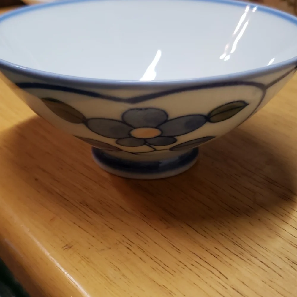 Japanese Handpainted Rice Bowl - Picture 1 of 6